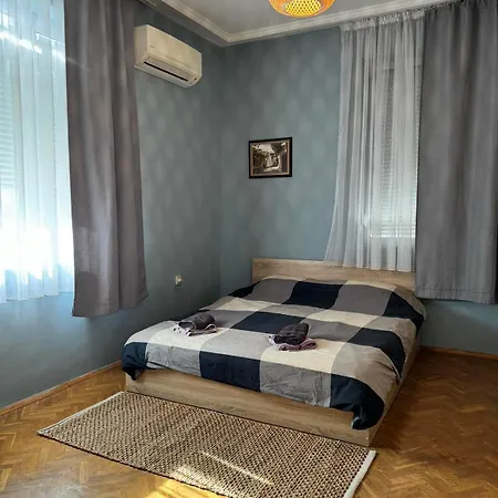 Historical 1br Center
